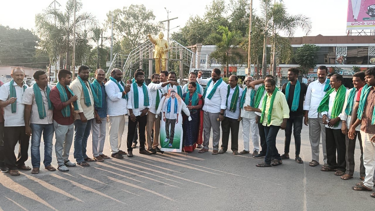 మాజీ మంత్రి పొన్నాల లక్ష్మయ్య పై రేవంత్ రెడ్డి అనుచిత వ్యాఖ్యలకు నిరసనగా సిరిసిల్ల మున్నూరు కాపుల నిరసన