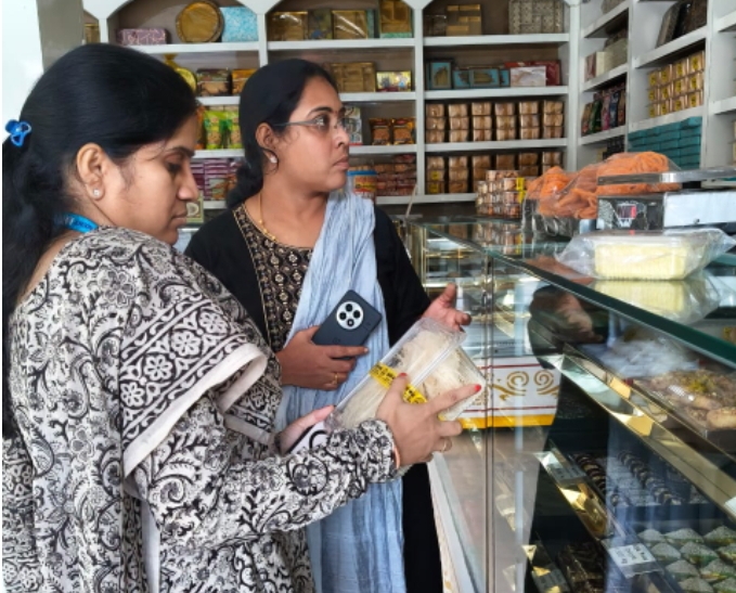 పండగకు స్వీట్లు కొనుగోలు చేస్తున్నారా తస్మాత్ జాగ్రత్త