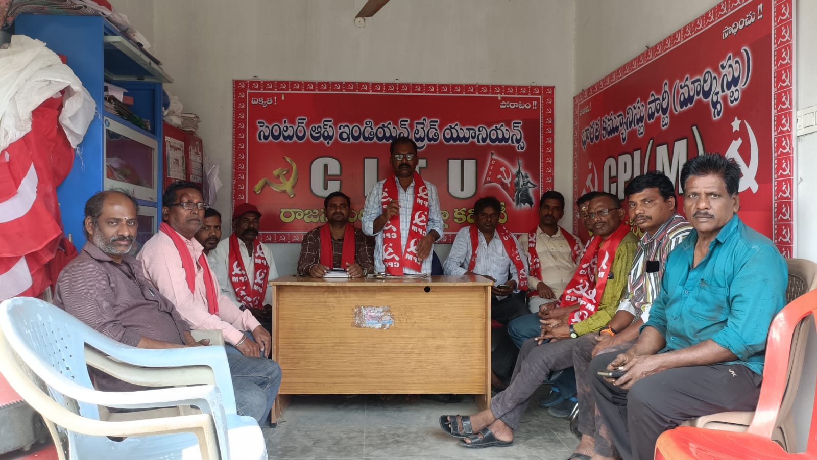 గత ప్రభుత్వం విధానాల వలన సిరిసిల్ల వస్త్ర పరిశ్రమ సంక్షోభం : పవర్లూమ్ వర్కర్స్ యూనియన్ రాష్ట్ర అధ్యక్షులు ముశం రమేష్ 