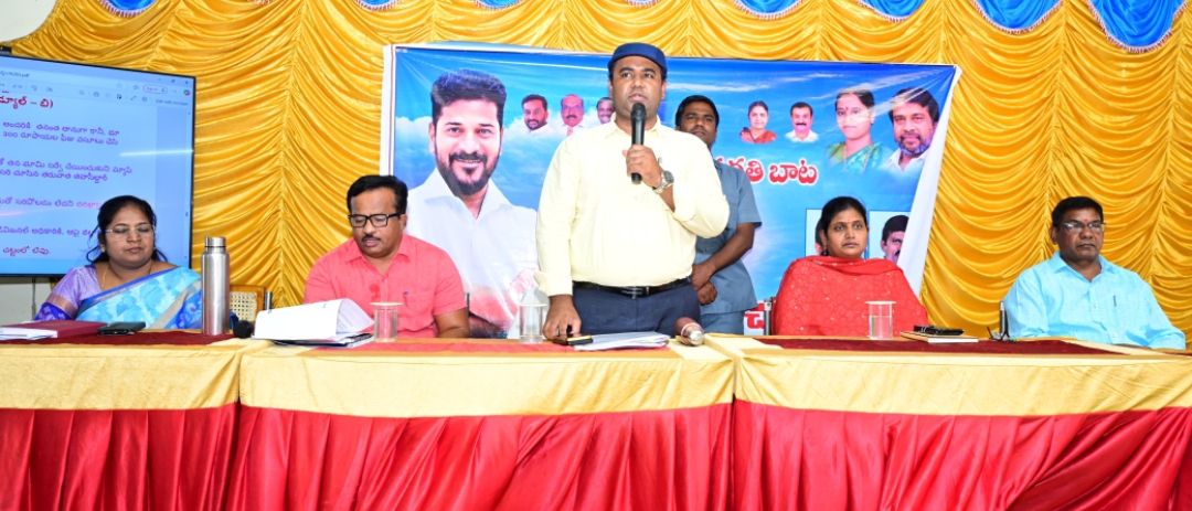 భూ భారతి చట్టం  అవగాహన సదస్సులో పాల్గొన్న రైతులు లకు కలెక్టర్ సూచనలు