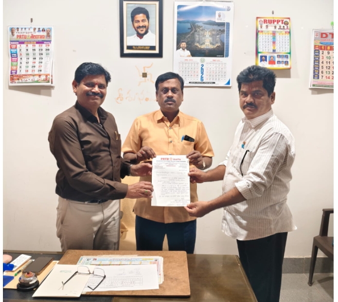 10వ తరగతి మూల్యాంకన పారితోషికం పెంచాలని కామారెడ్డి జిల్లా విద్యాధికారి ఎస్. రాజు కి వినతి పత్రం