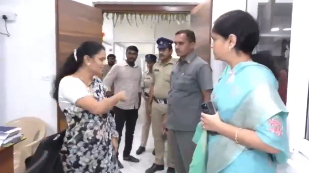 శ్రీచైతన్య కాలేజీలో పరిస్థితిపై నేరెళ్ల శారద సీరియస్