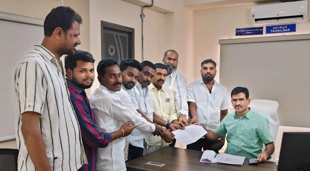 దళితవాడ నుంచి పశువుల అంగడి తీసివేయాలి