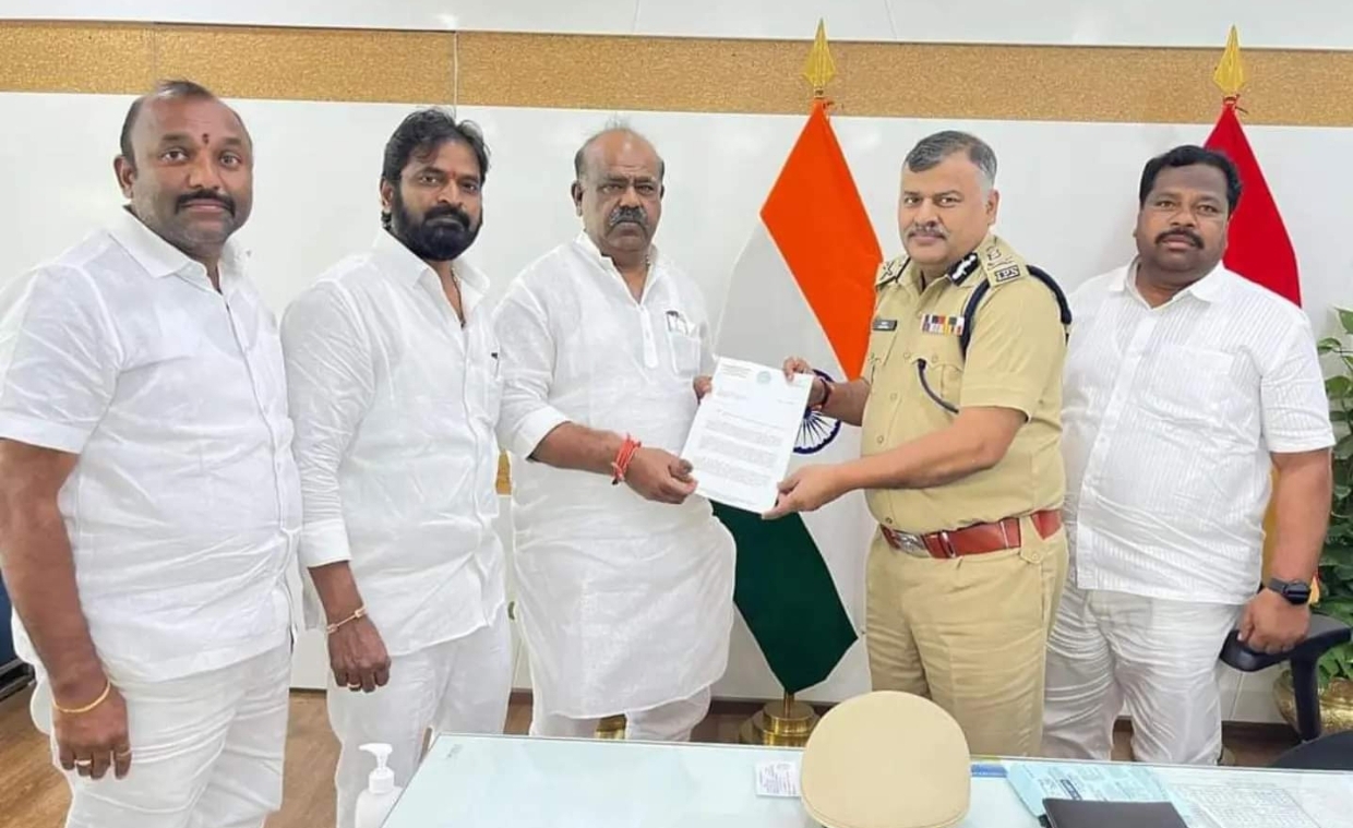 కాంగ్రెస్ దాడులపై డీజీపీకి ఫిర్యాదు చేసిన ఎమ్మెల్సీ నవీన్ రెడ్డి