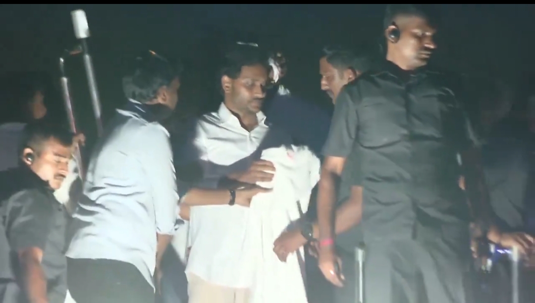సీఎం జగన్ పై దాడి