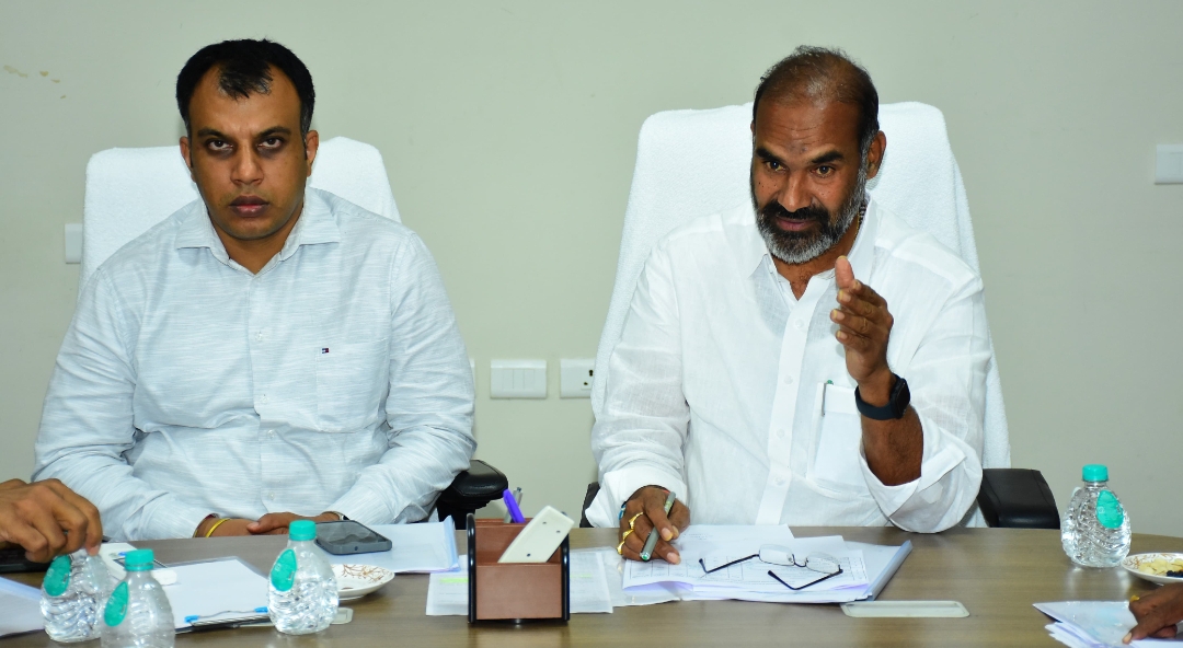 సిరిసిల్ల వస్త్ర పరిశ్రమ యధావిధిగా కొనసాగాలి : ప్రభుత్వ విప్ వేములవాడ ఎమ్మెల్యే ఆది శ్రీనివాస్
