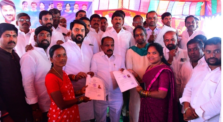 పేదల సొంతింటి కల నెరవేర్చడమే ప్రభుత్వ లక్ష్యం : జిల్లా గ్రంథాలయ చైర్మన్ ఎలుగంటి మధుసూదన్ రెడ్డి