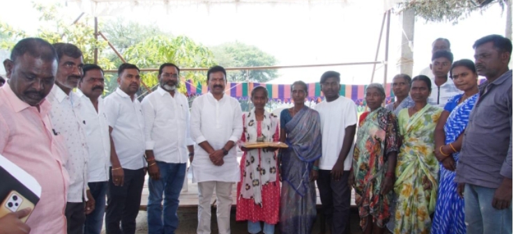 మానవతా దృక్పథంతో మానకొండూరు శాసనసభ్యులు డాక్టర్ కవ్వంపల్లి సత్యనారాయణ చేతుల మీదుగా చేయూత అందించిన మాజీ ఎంపీపీ  వుట్కూరి వెంకట రమణ రెడ్డి