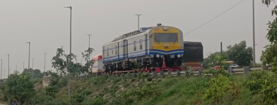 లారీపై రైలు ఇంజన్