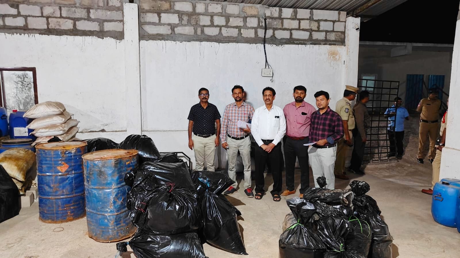 డ్రగ్స్ తయారీ ముఠా గుట్టురట్టు