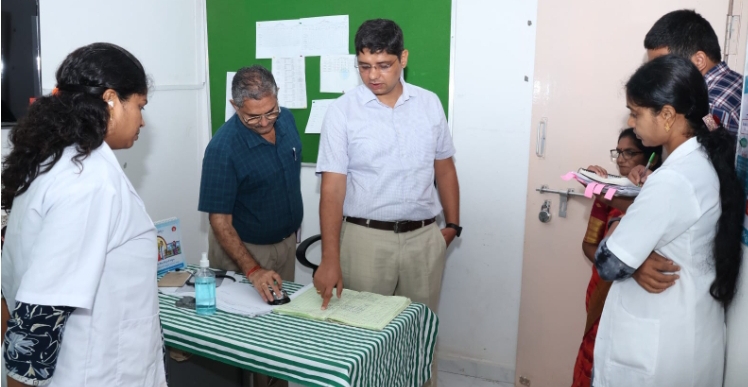 కామారెడ్డి డిప్యూటీ డిఎంహెచ్వోకు జిల్లా కలెక్టర్ షోకాజ్ నోటీస్ జారీ