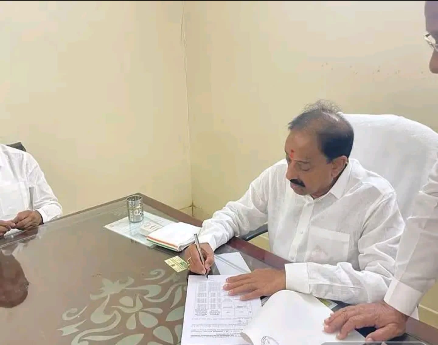 తొలి నామినేషన్ దాఖలు