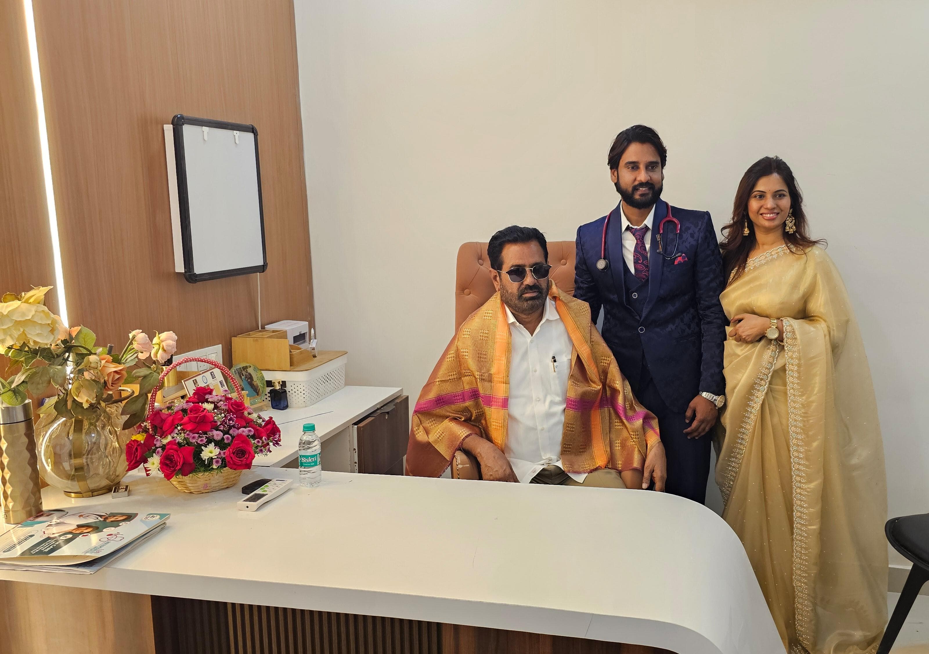 ఏబీవీ ఆసుపత్రిని సందర్శించిన మాజీ ఎమ్మెల్యే ప్రతాప్ రెడ్డి