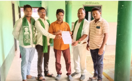 చర్ల గ్రామపంచాయతీ సంత వేలం పాటలో గిరిజన ముసుగులో పాల్గొనే బినామీ వ్యక్తులపై చర్యలు తీసుకోవాలి