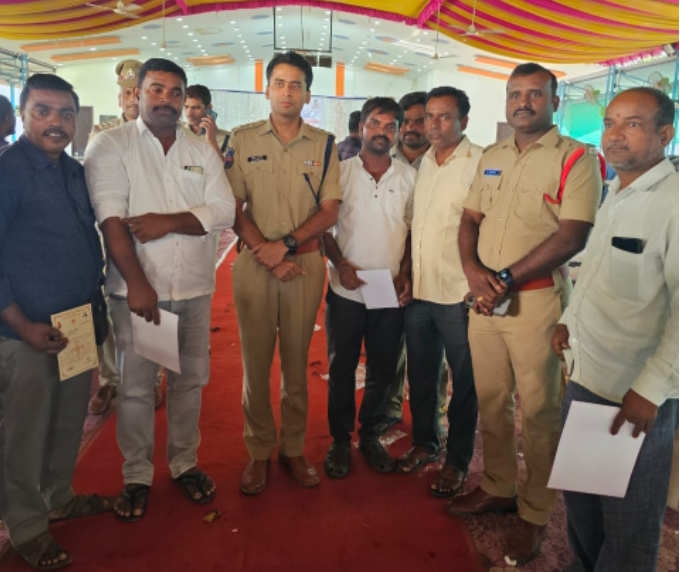 రక్తదానం చేసిన యువజన కాంగ్రెస్ సిరిసిల్ల పట్టణ అధ్యక్షుడు చిందం శ్రీనివాస్