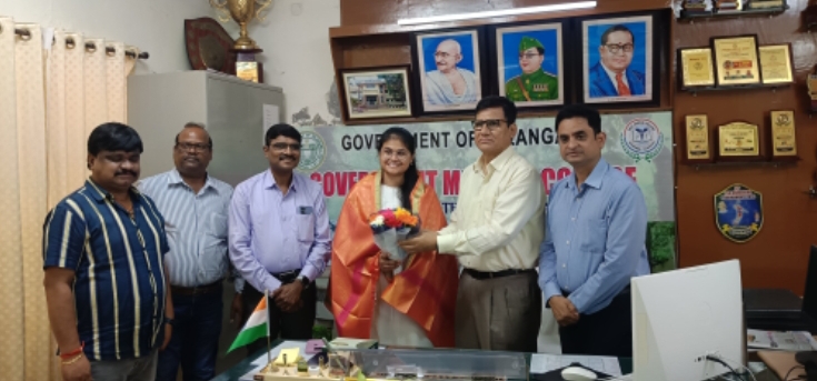 నిజామాబాద్ మెడికల్ కాలేజీలో చదివిన డా. దీక్షితకు సన్మానం