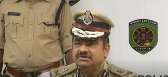 విదేశీ ఉద్యోగాల పేరుతో మానవ అక్రమ రవాణా ముఠా గుట్టురట్టు చేసిన విశాఖ పోలీసులు