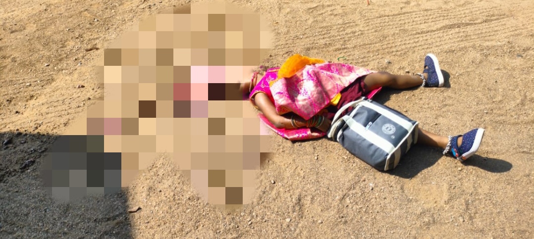 స్కూల్&zwnj; బస్సు కిందపడి చిన్నారి మృతి