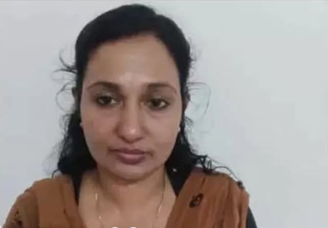 ఆంటీ మాయలో పడి లక్షలు పోగొట్టుకున్న ఒక పదవీ విరమణ పొందిన రెవెన్యూ అధికారి