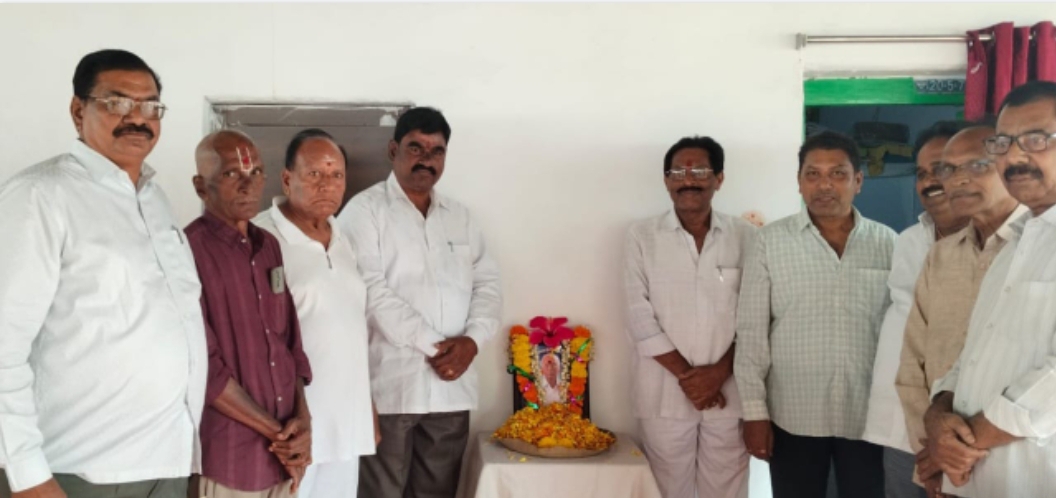 ప్రముఖ సర్వేయర్ సర్వే వెంకటేశ్వరరావు దశదినకర్మల్లో పాల్గొన్న రాష్ట్ర మార్క్ ఫెడ్ మాజీ డైరెక్టర్ కొత్వాల