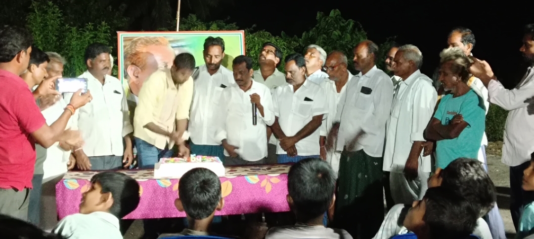 ఘనంగా కీర్తిశేషులురోకటి సురేష్ జన్మదిన వేడుకలు