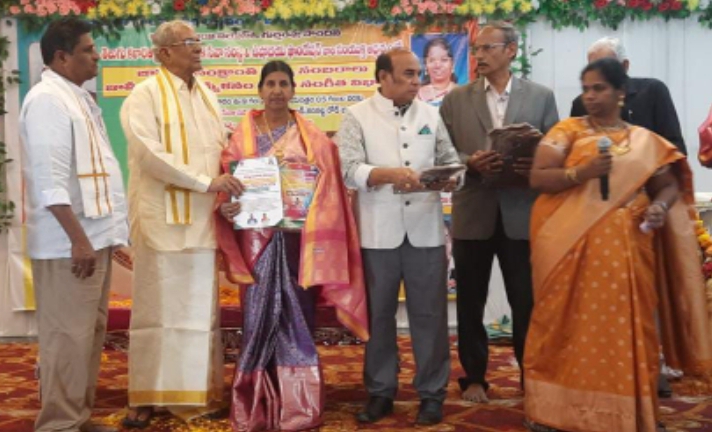 పూసంరవికుమారికి విశిష్ట సేవారత్న అవార్డు ప్రధానం