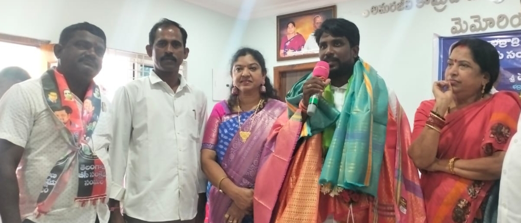 భద్రాద్రి జిల్లా గ్రంథాలయ చైర్మన్ పసుపులేటి వీరబాబు కి ఘనంగా సన్మానం