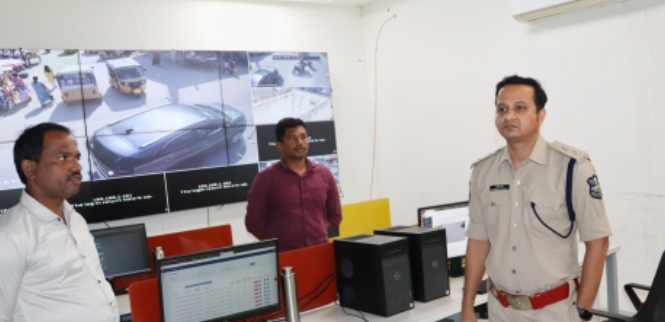 జిల్లా పోలీసు కార్యాలయంలో కమాండ్ కంట్రోల్ పరిశీలించిన జిల్లా ఎస్పీ