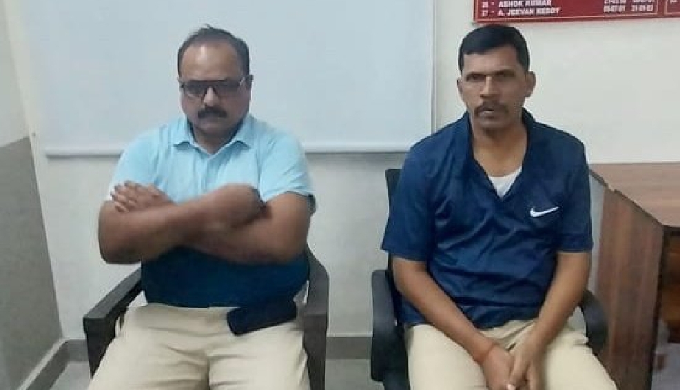 ఏసీబీకి చిక్కిన డి.ఎస్.పి. మరియు ఇన్స్పెక్టర్