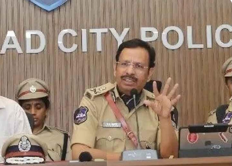 శక్తిమంతమైన కంటెంట్ పోస్ట్ చేయండి: హైదరాబాద్ సీపీ సజ్జనార్