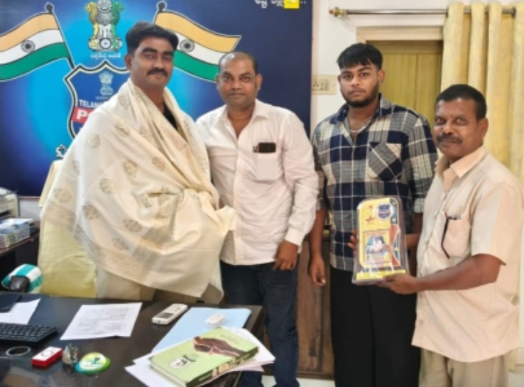 Daily Bharat భూపాలపల్లి సీఐ నరేష్ కుమార్&zwnj;కు ఘన సన్మానం 