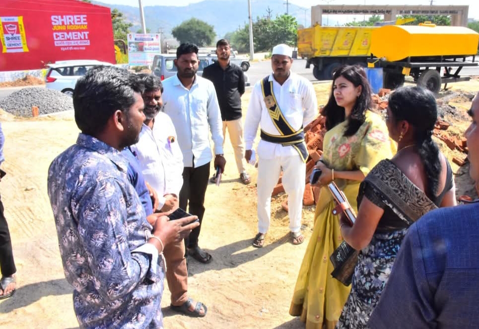 శివరాత్రిలోగా రగుడు జంక్షన్ అభివృద్ధి పనులు పూర్తి చేయాలి : సిరిసిల్ల జిల్లా ఇంచార్జి కలెక్టర్ గరిమ అగ్రవాల్