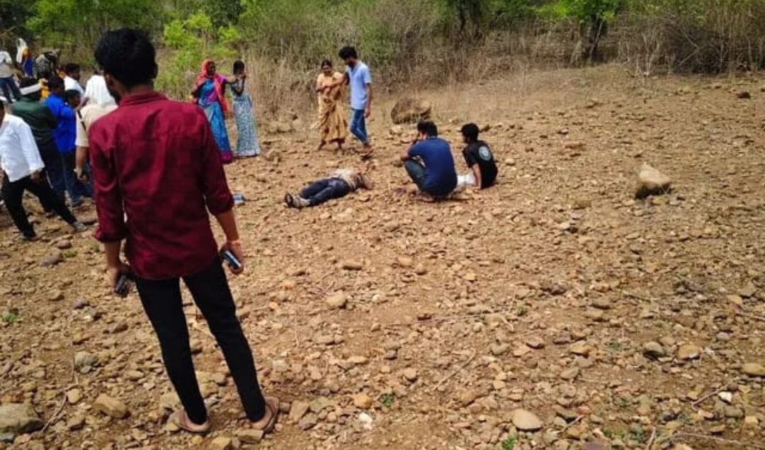 ప్రభుత్వ టీచర్ దారుణ హత్య