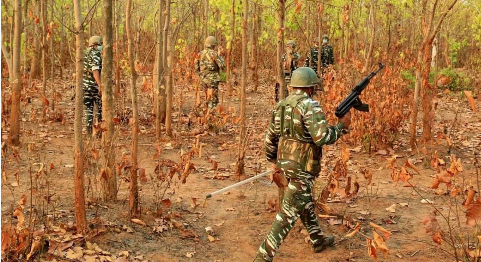 బీజాపూర్ జిల్లాలో భారీ ఎన్ కౌంటర్ 12 మంది మావోయిస్టుల మృతి