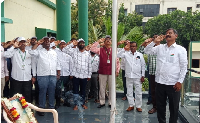 ఎన్డీసీసీబీ బ్యాంకులో జాతీయ జెండా ఆవిష్కరణ