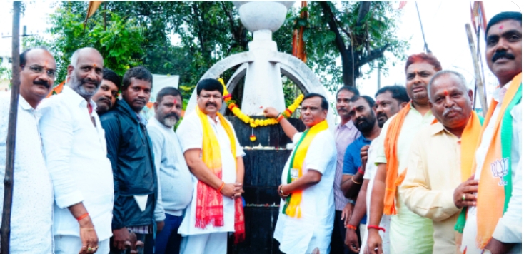 కార్గిల్ యుద్ధ అమరవీరులకు నివాళులు అర్పించిన నిజామాబాద్ అర్బన్ ఎమ్మెల్యే ధన్ పాల్ సూర్యనారాయణ