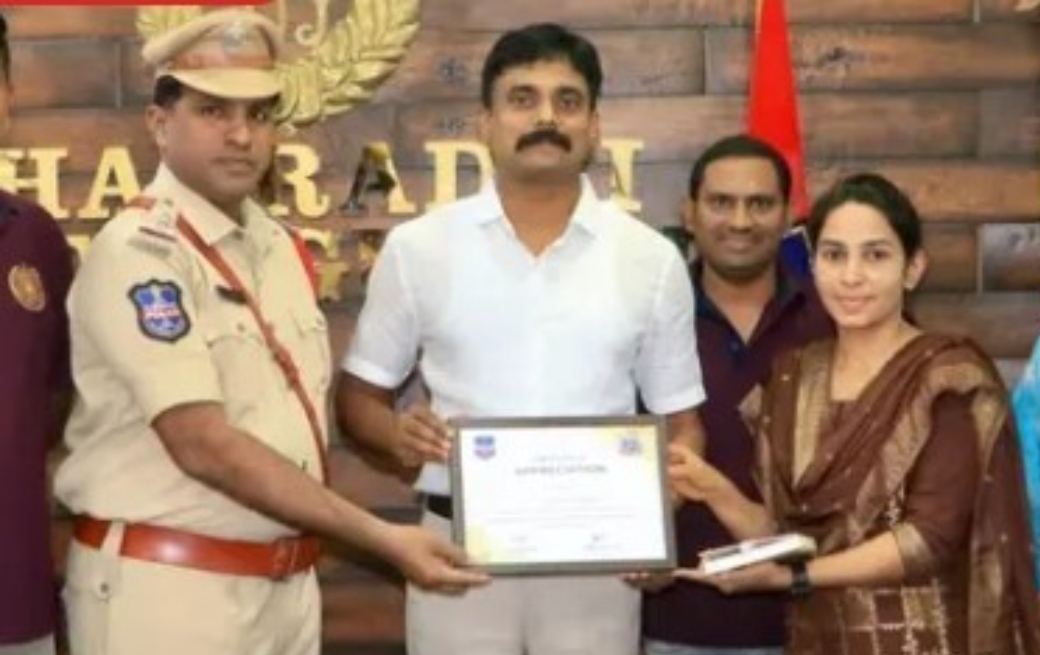 Daily Bharat సైబర్ క్రైమ్ సిబ్బందిని అభినందించిన ఎస్పీ రోహిత్ రాజు