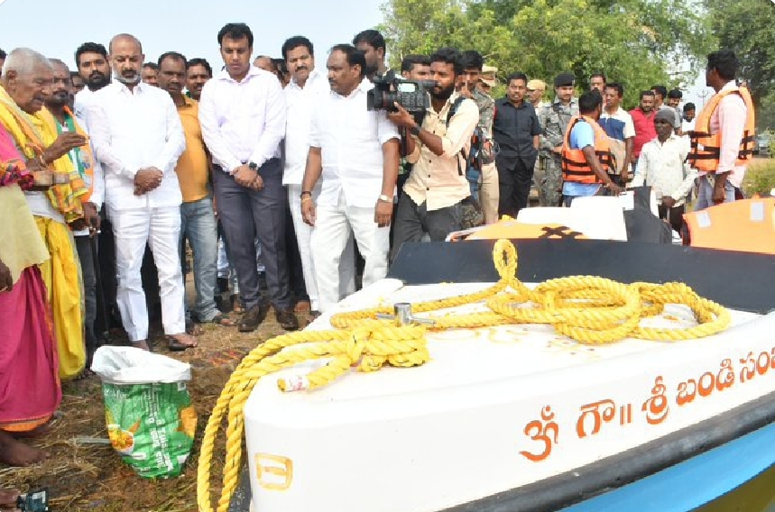 వరదవెల్లిలో బోట్ సేవలు అందుబాటులోకి : కేంద్ర హోంశాఖ సహాయ మంత్రి బండి సంజయ్ కుమార్