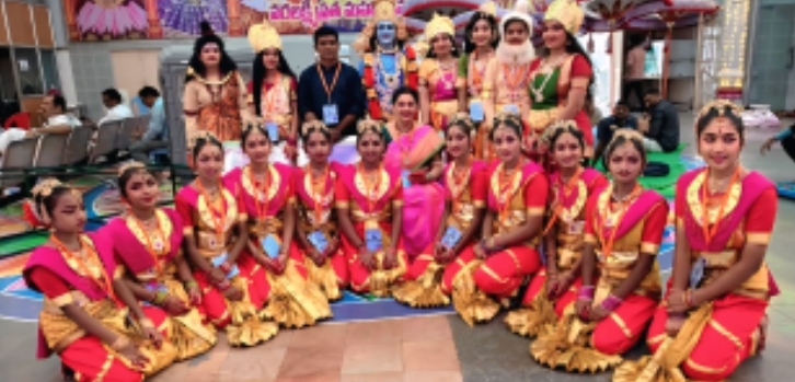 తిరుమల తిరుపతి పద్మావతి అమ్మవారి బ్రహ్మోత్సవాల్లో కనువిందుగా నృత్యాలు చేసిన కమలాపురం విద్యార్థినిలు