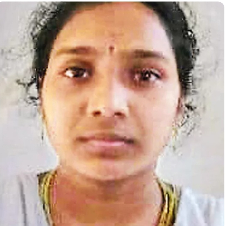 బైక్ వెనుక టైర్&zwnj;లో చున్నీ పడి మెడకు చుట్టేసి యువతి మృతి