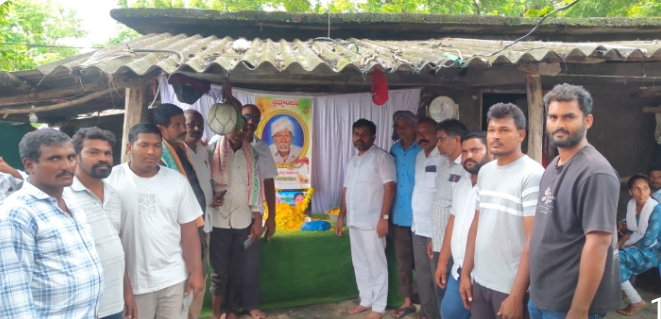 దశ దిన కర్మ కార్యక్రమంలో పాల్గొన్న బీఆర్ఎస్ పార్టీ నాయకులు లకావత్ గిరిబాబు