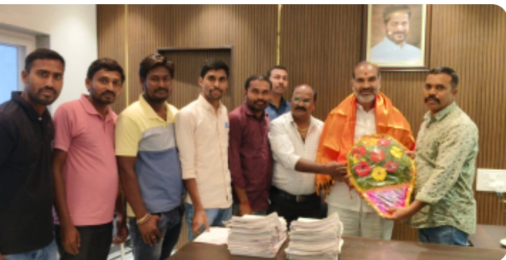 ప్రభుత్వ విప్ వేములవాడ ఎమ్మెల్యే ని కలిసిన టిజిపేట రాజన్న సిరిసిల్ల సంఘ సభ్యులు