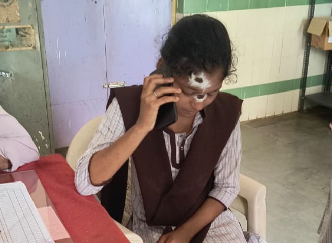 జూలూరుపాడు మండల కేంద్రంలో ఆటో బోల్తా.... సాధన జూనియర్ కాలేజ్ విద్యార్థులకు గాయాలు