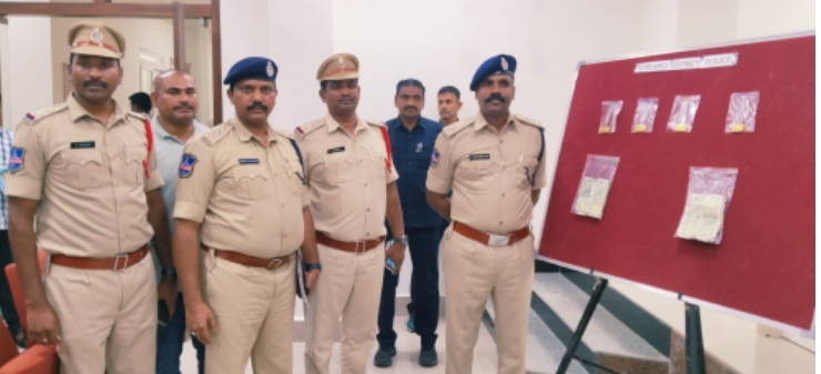 పట్టణ కేంద్రంలో జరిగిన దొంగతనాన్ని 24గంటల్లోనే చేదించిన సూర్యాపేట పోలీసులు