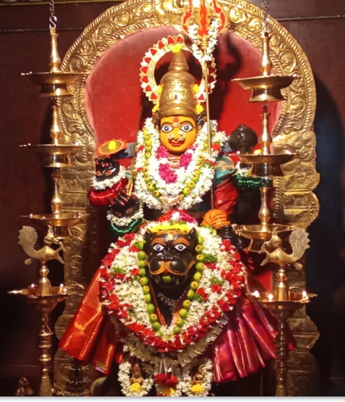 శ్రావణమాసం తొలి శుక్రవారం సందర్భంగా పెద్దమ్మ తల్లి ఆలయంలో పోతేత్తిన భక్తులు