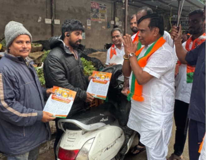 బిజెపి అభ్యర్థికి మద్దతుగా ఇంటింటికి ప్రచారం నిర్వహించిన నిజామాబాద్ అర్బన్ ఎమ్మెల్యే