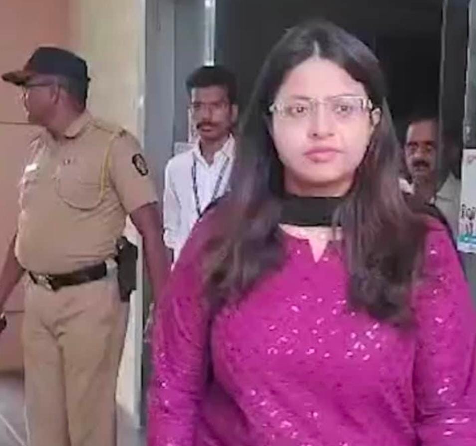 ట్రైనీ ఐఏఎస్ పూజా ఖేద్కర్&zwnj;కు కేంద్ర సర్కార్ షాక్