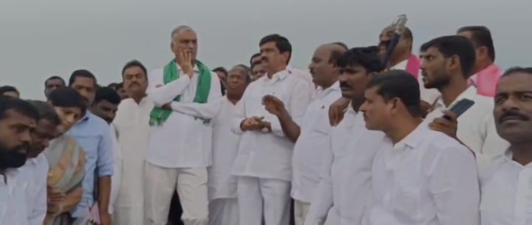 భారీ వర్షాలకు నష్టపోయిన రైతులను ఆదుకోవడంలో రాష్ట్ర సర్కార్ పూర్తిగా విఫలం : మాజీ మంత్రి హరీష్ రావు