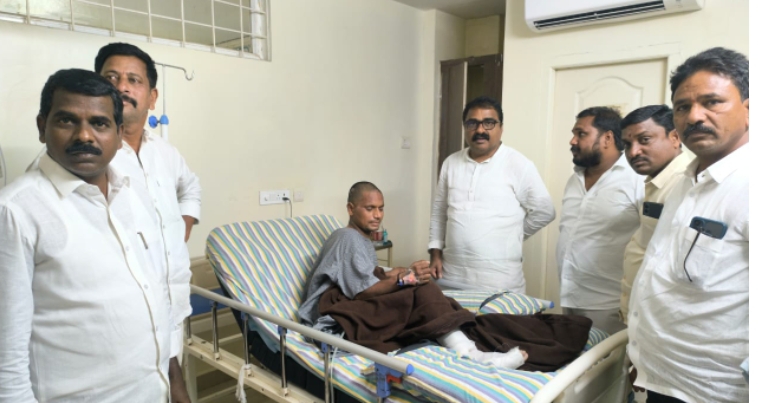 కాంగ్రెస్ కార్యకర్తను పరామర్శించిన రాష్ట్ర పిసిసి కార్యదర్శి ఆవుల రాజారెడ్డి