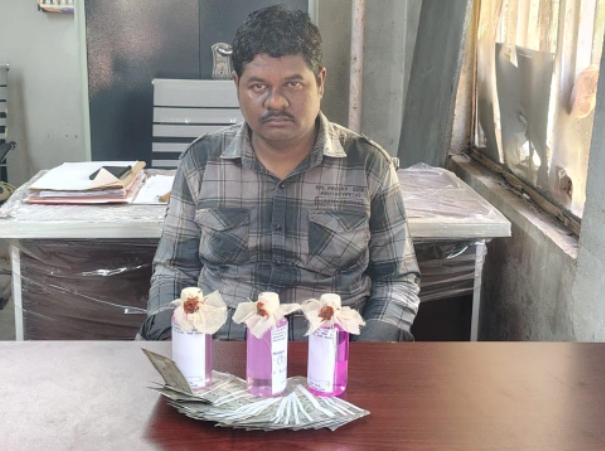 ఏసీబీకి చిక్కిన రెవెన్యూ ఇన్&zwnj;స్పెక్టర్